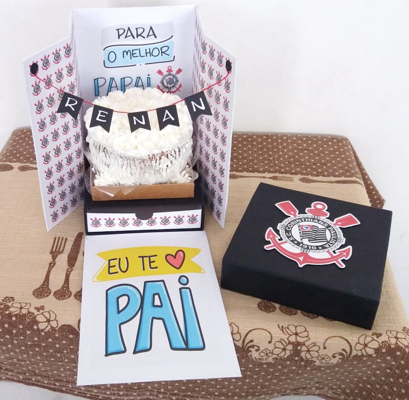 Caixa surpresa para bolinho e Gavetinha com docinhos