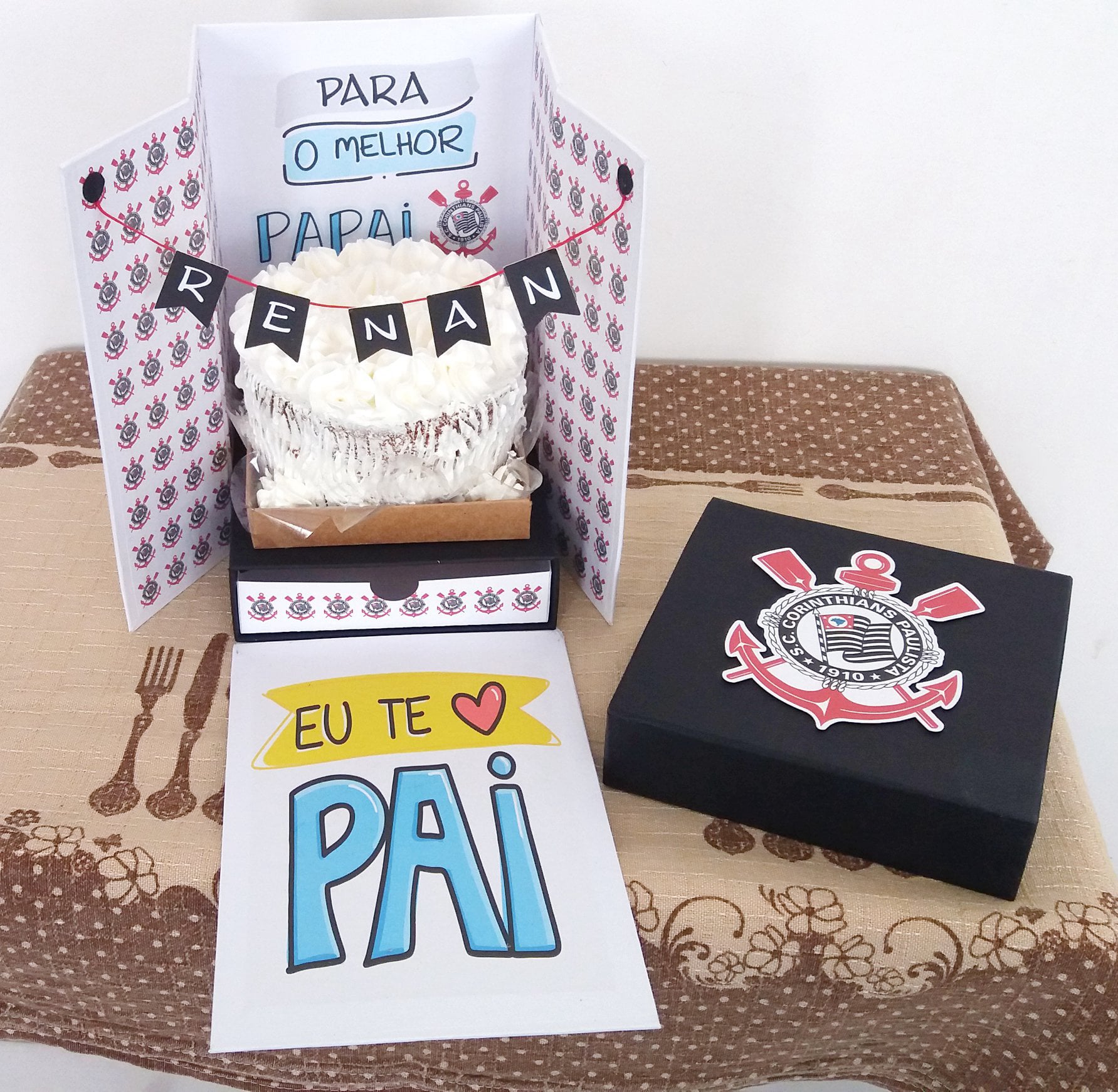 Caixa surpresa para bolinho e Gavetinha com docinhos